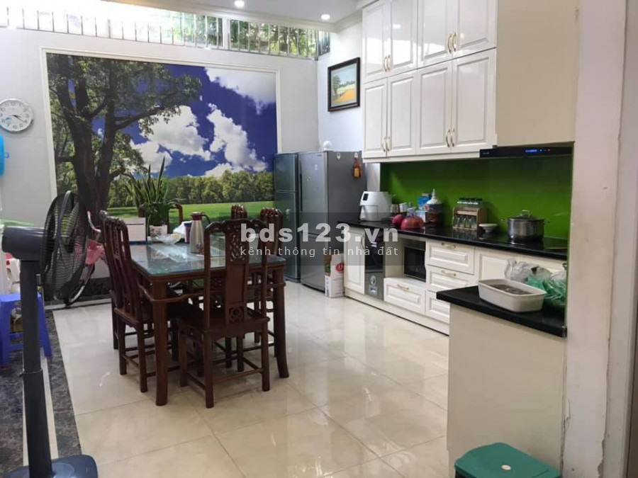 BÔNG HOA GIỮA LÒNG QUẬN CẦU GIẤY - DIỆN TÍCH RỘNG GIÁ RẺ NHƯ CHO - THIẾT KẾ HIỆN ĐẠI - NHÀ BỐN MẶT THOÁNG MÁT NHƯ BIỂN - NỘI THẤT HIỆN ĐẠI, CHUẨN GỖ LIM!!