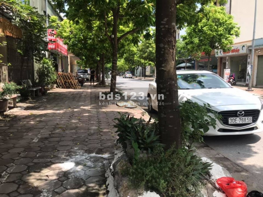 Nhỉnh 2 tỷ. Trung tâm phố Sài Đồng bán gấp nhà C4 35m2 MT 4m.