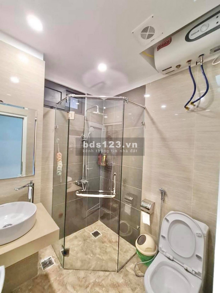 Bán nhà phố Giáp Bát ô tô đỗ cửa diện tích 46m2 đúc 5 tầng gía bán 4,3 tỷ