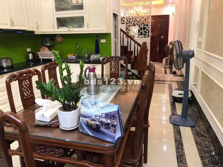 BÔNG HOA GIỮA LÒNG QUẬN CẦU GIẤY - DIỆN TÍCH RỘNG GIÁ RẺ NHƯ CHO - THIẾT KẾ HIỆN ĐẠI - NHÀ BỐN MẶT THOÁNG MÁT NHƯ BIỂN - NỘI THẤT HIỆN ĐẠI, CHUẨN GỖ LIM!!