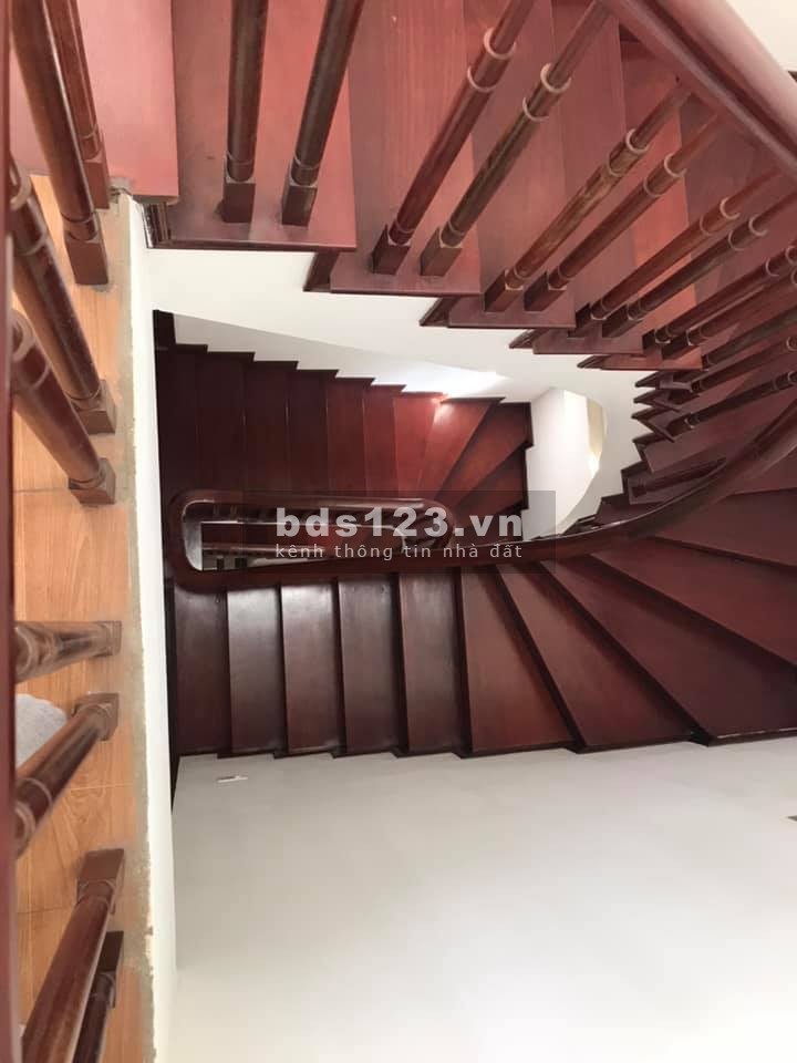 BÔNG HOA GIỮA LÒNG QUẬN CẦU GIẤY - DIỆN TÍCH RỘNG GIÁ RẺ NHƯ CHO - THIẾT KẾ HIỆN ĐẠI - NHÀ BỐN MẶT THOÁNG MÁT NHƯ BIỂN - NỘI THẤT HIỆN ĐẠI, CHUẨN GỖ LIM!!