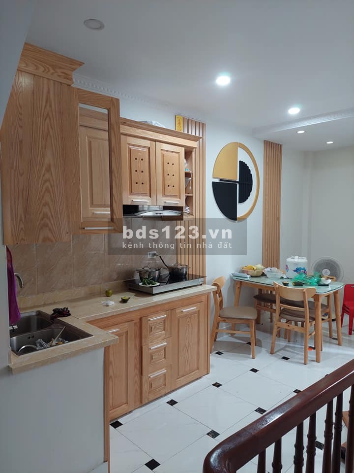Bán nhà phố Hồ Tùng Mậu dt 90m2, ô tô. 7 chỗ vào nhà, sát Vinhomes Mỹ Đình, giá hơn 5 tỉ