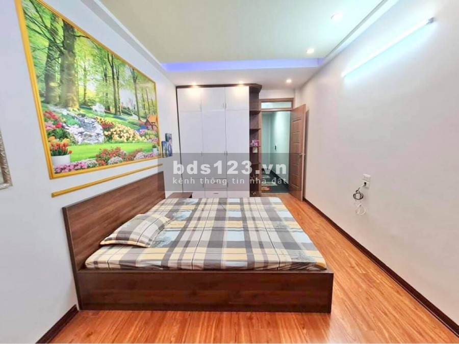 Bán nhà phố Giáp Bát ô tô đỗ cửa diện tích 46m2 đúc 5 tầng gía bán 4,3 tỷ