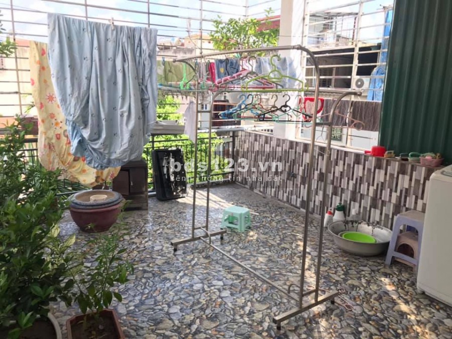 BÔNG HOA GIỮA LÒNG QUẬN CẦU GIẤY - DIỆN TÍCH RỘNG GIÁ RẺ NHƯ CHO - THIẾT KẾ HIỆN ĐẠI - NHÀ BỐN MẶT THOÁNG MÁT NHƯ BIỂN - NỘI THẤT HIỆN ĐẠI, CHUẨN GỖ LIM!!