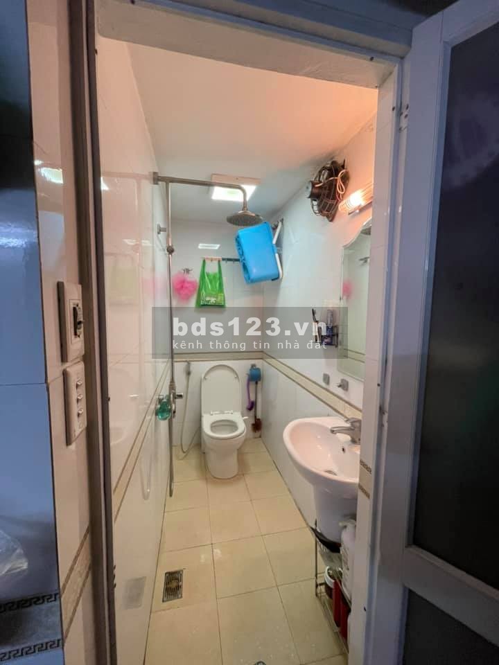 Bán nhà tập thể tầng 1 kinh doanh đường Trần Vỹ. Diện tích 42m. Giá 1.75 tỷ