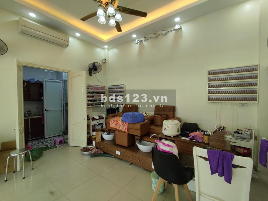 Bán nhà Phùng Chí Kiên, diện tích sử dụng 46m2, 5 tầng, giá 6,8 tỷ, ô tô tránh, ngõ thông