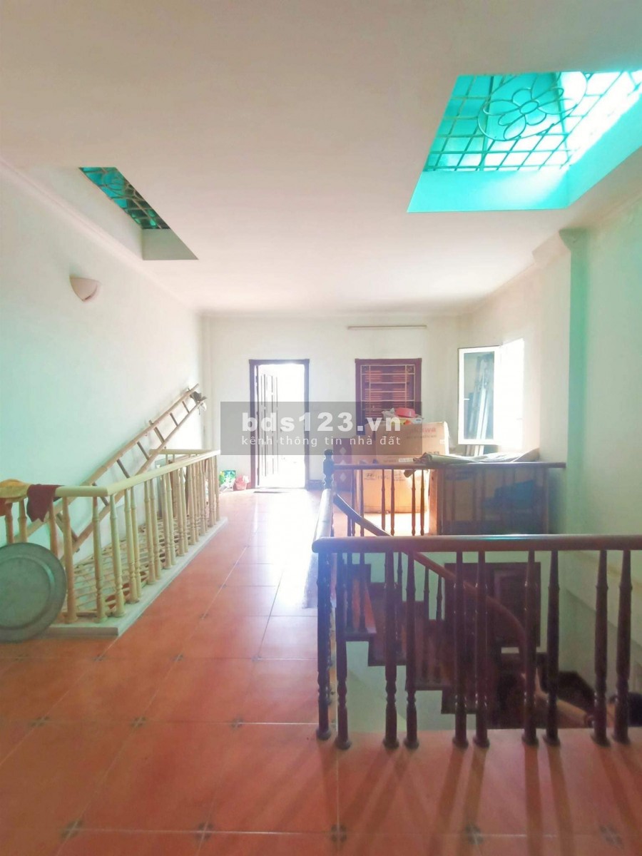 Bán nhà ngõ 79 Cầu Giấy, lô góc 3 mặt thoáng, dt 50m2, đúc 5 tầng, lh 0977979199