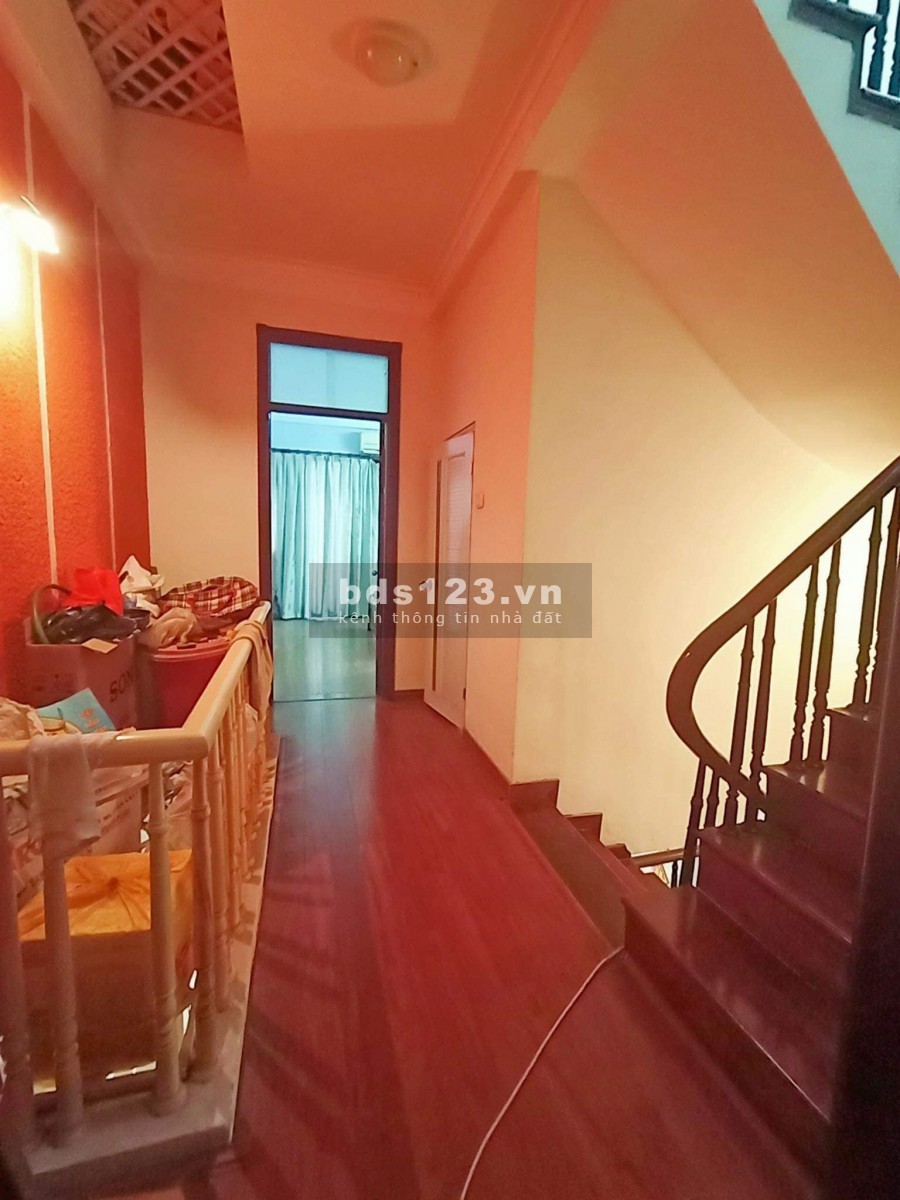 Bán nhà ngõ 79 Cầu Giấy, lô góc 3 mặt thoáng, dt 50m2, đúc 5 tầng, lh 0977979199