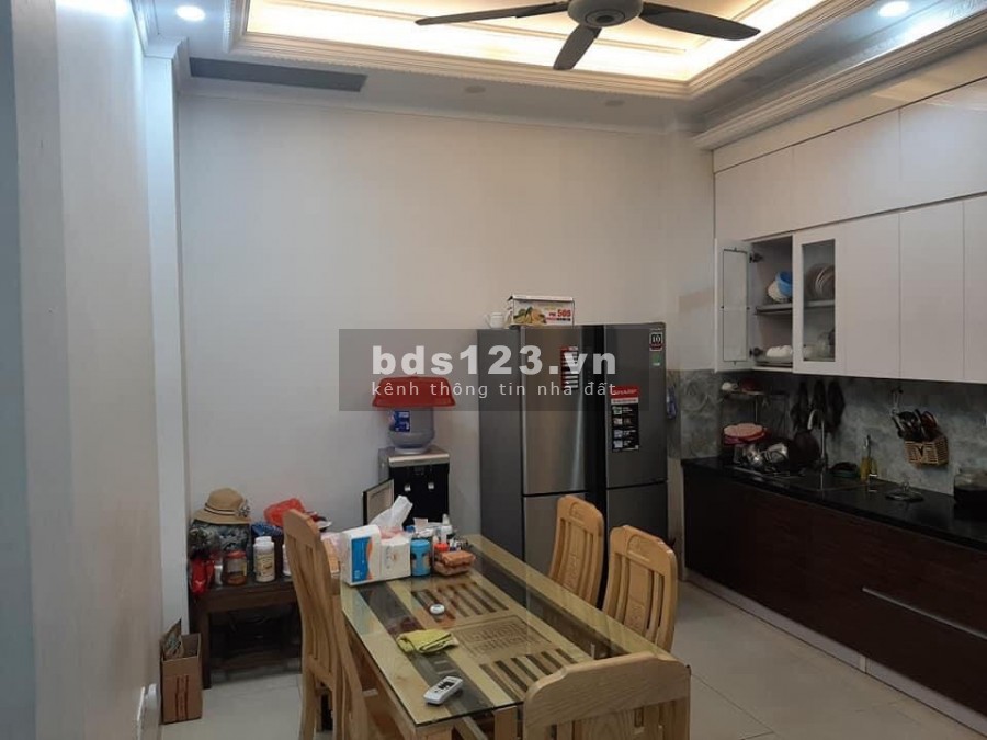 Bán nhà nguyên căn Hào Nam Quận Đống Đa, dt 42m2, 3 tầng mt 5m, giá chỉ hơn 3 tỷ