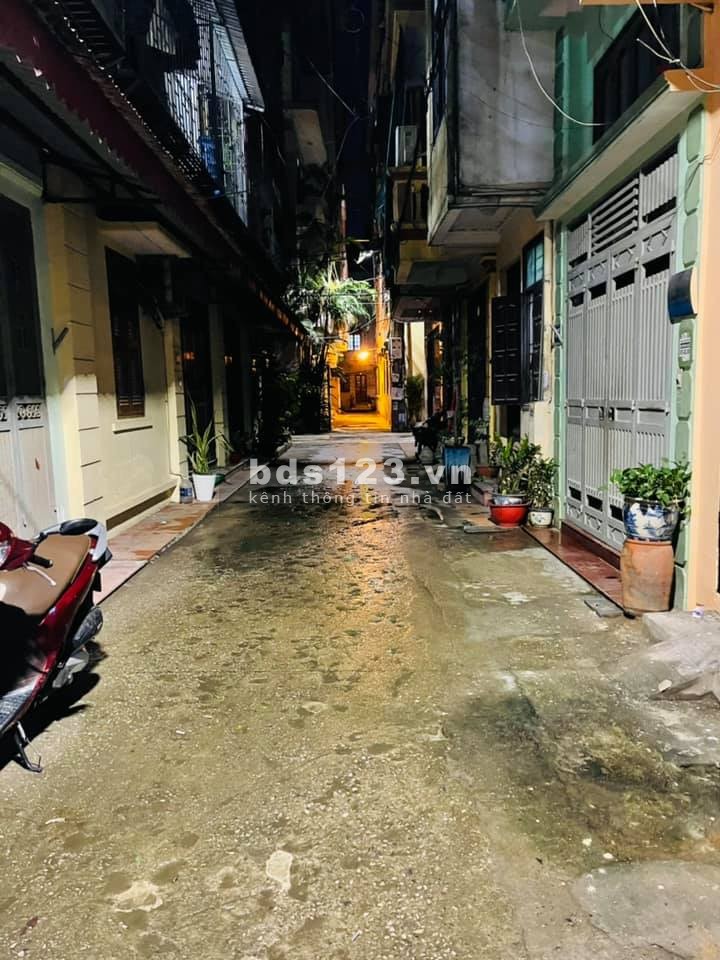 Bán nhà tập thể tầng 1 kinh doanh đường Trần Vỹ. Diện tích 42m. Giá 1.75 tỷ