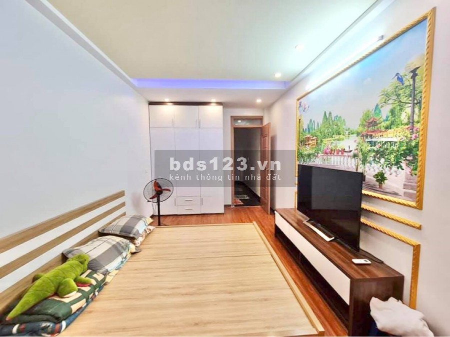 Bán nhà phố Giáp Bát ô tô đỗ cửa diện tích 46m2 đúc 5 tầng gía bán 4,3 tỷ