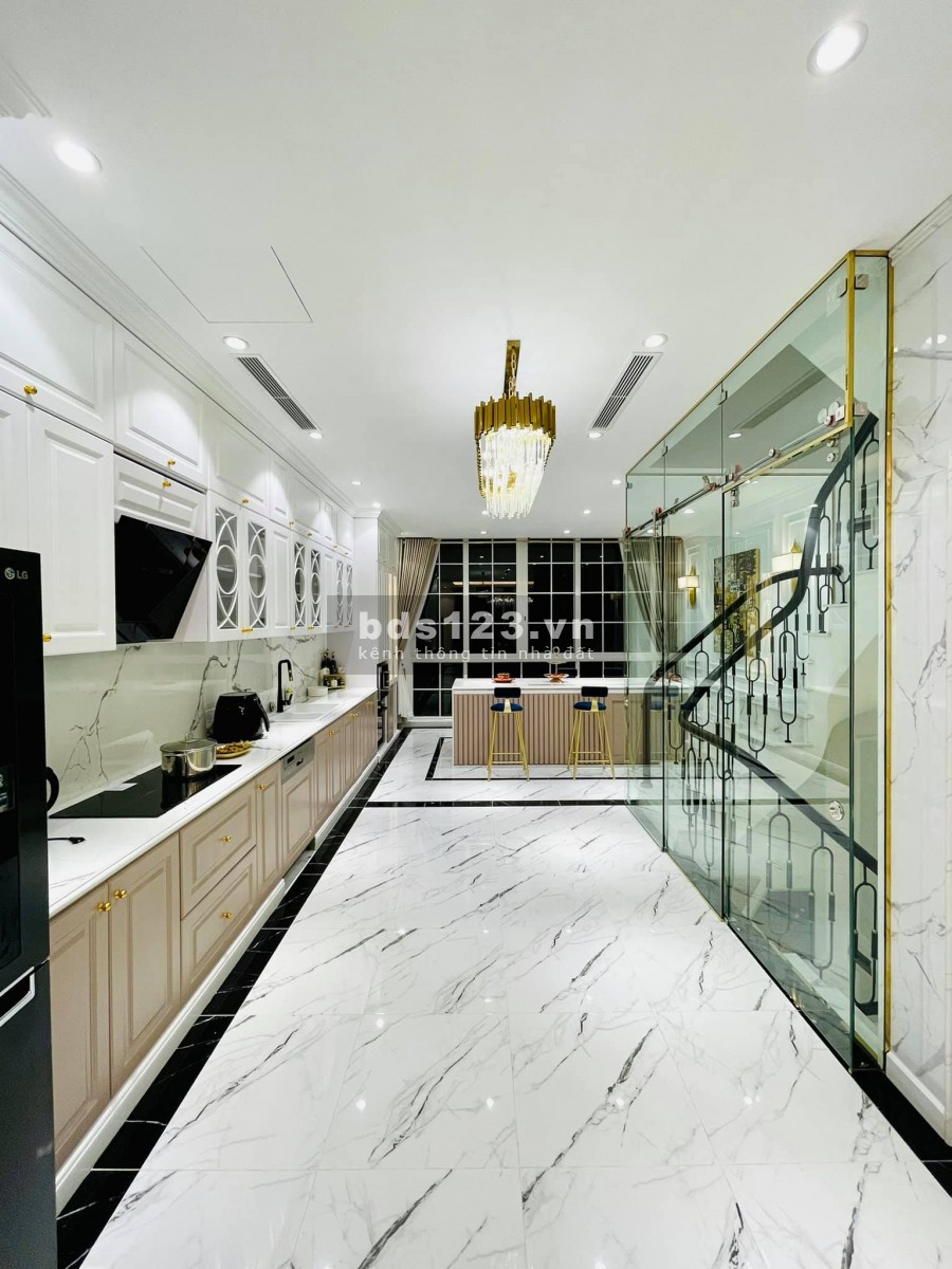 Bán nhà đẹp Ngã Tư Sở, Đống Đa 5 tầng nhỉnh 5 tỷ 40m2 ngõ to 3m