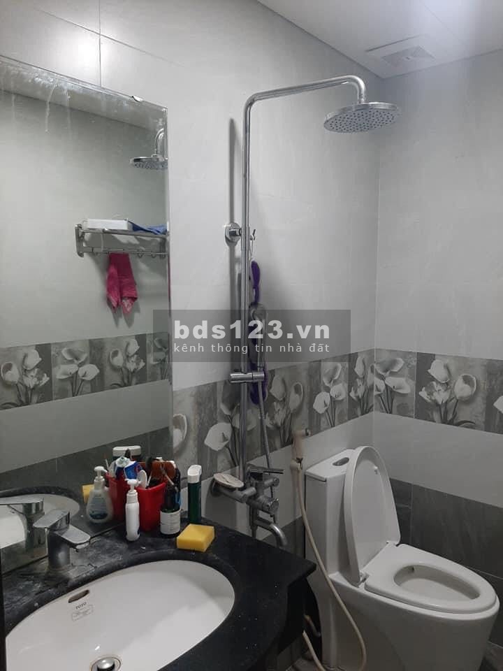 Bán nhà nguyên căn Hào Nam Quận Đống Đa, dt 42m2, 3 tầng mt 5m, giá chỉ hơn 3 tỷ