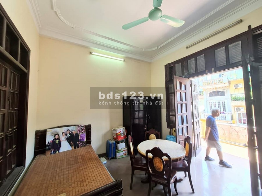 Bán nhà mặt phố Trương Định, diện tích sử dụng 65m2, 4 tầng, mt 5m, giá 10.8 tỷ