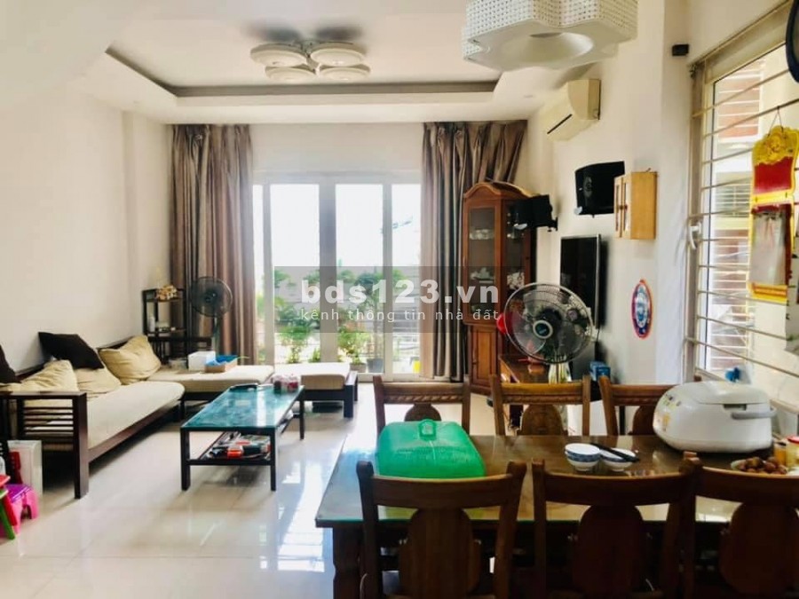Cực hiếm nhà Mai. Dịch, Cầu Giấy, 5 tầng đúc, dt 54m1, ô tô đổ cạnh nhà giá bán 6.9 tỷ