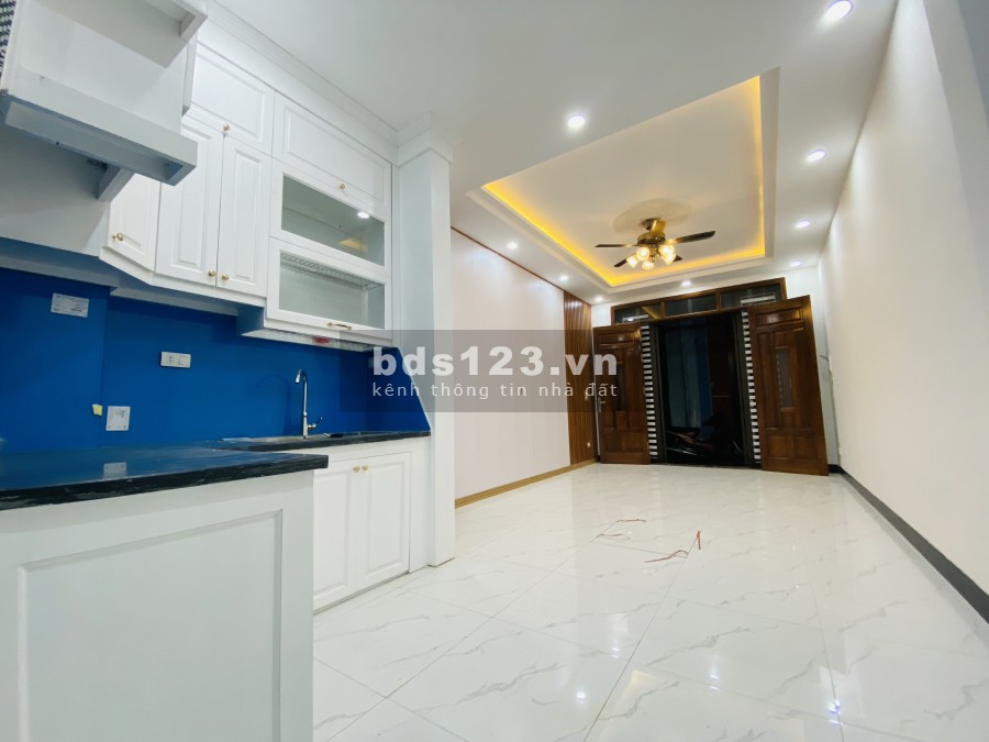 Bán nhà ngã tư Sở chỉ hơn 4 tỷ, còn mới, dt 37m2, ngõ trước nhà 3m, cực gần phố, Vip Thanh Xuân