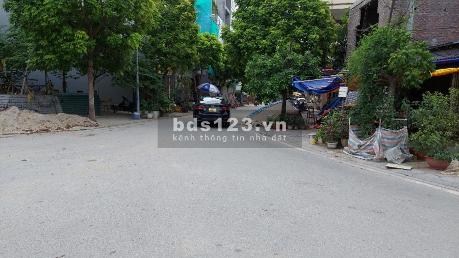 Bán lô đất đường ô tô tránh dt 34m2, mặt tiền 4,2m lô góc tại Kiến Hưng giá 4,25 tỷ