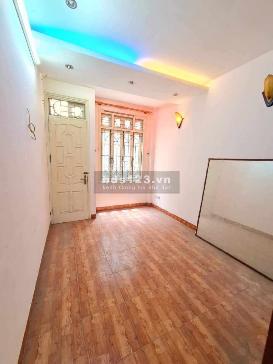 Bán nhà Trích Sài, cách vài bước chân, ngõ thoáng sáng 5 tầng, 32m2 giá 3,05 tỷ