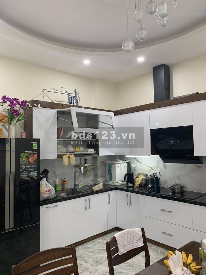 Bán nhà khu vực hiếm cần bán Nguyễn Chí Thanh, cách mặt phố 20m, ô tô đỗ cửa