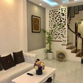 Bán Nhà Phố Tôn Đức Thắng, Đống Đa, 3 thoáng gần đường ở ngay, mặt tiền rộng 42m2 giá 3.5 tỷ.