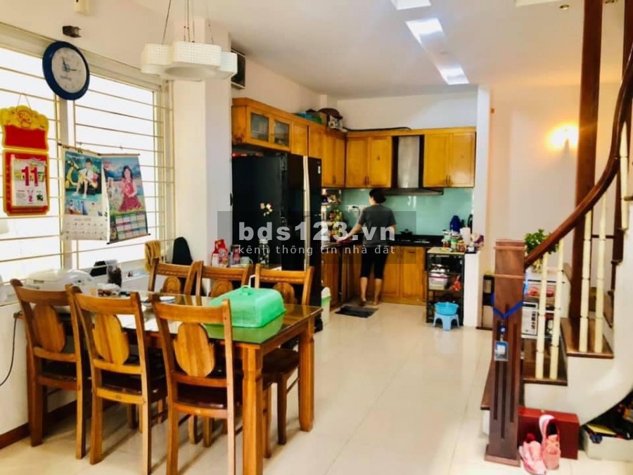 Cực hiếm nhà Mai. Dịch, Cầu Giấy, 5 tầng đúc, dt 54m1, ô tô đổ cạnh nhà giá bán 6.9 tỷ