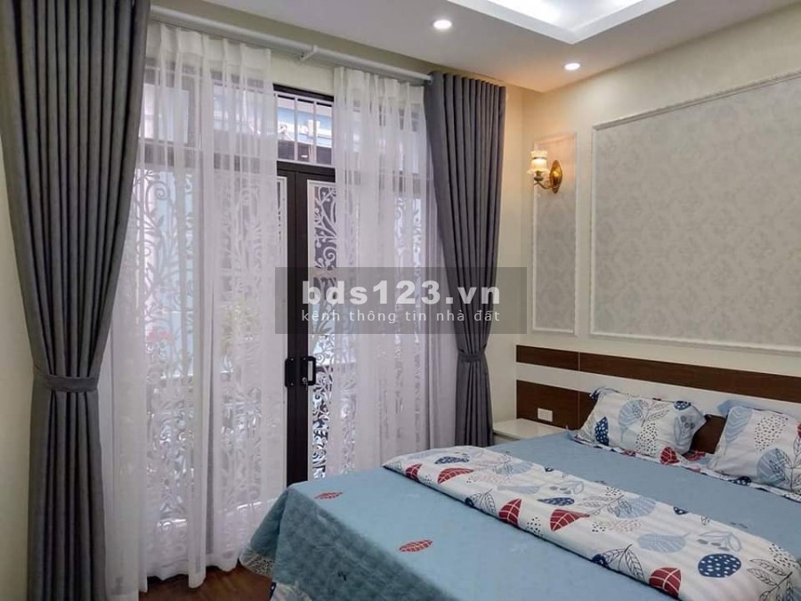 Bán nhà khu vực hiếm cần bán Nguyễn Chí Thanh, cách mặt phố 20m, ô tô đỗ cửa