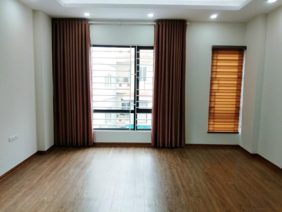 Bán nhà nguyên căn lô góc diện tích 50m2 ngõ Hoàng Quốc Việt kinh doanh tốt