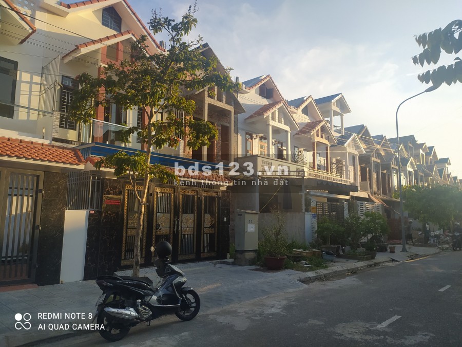 Nhà hoàn thiện 3 tầng mái thái Phú Thượng, sổ hồng chính chủ, giá 3.5 tỉ