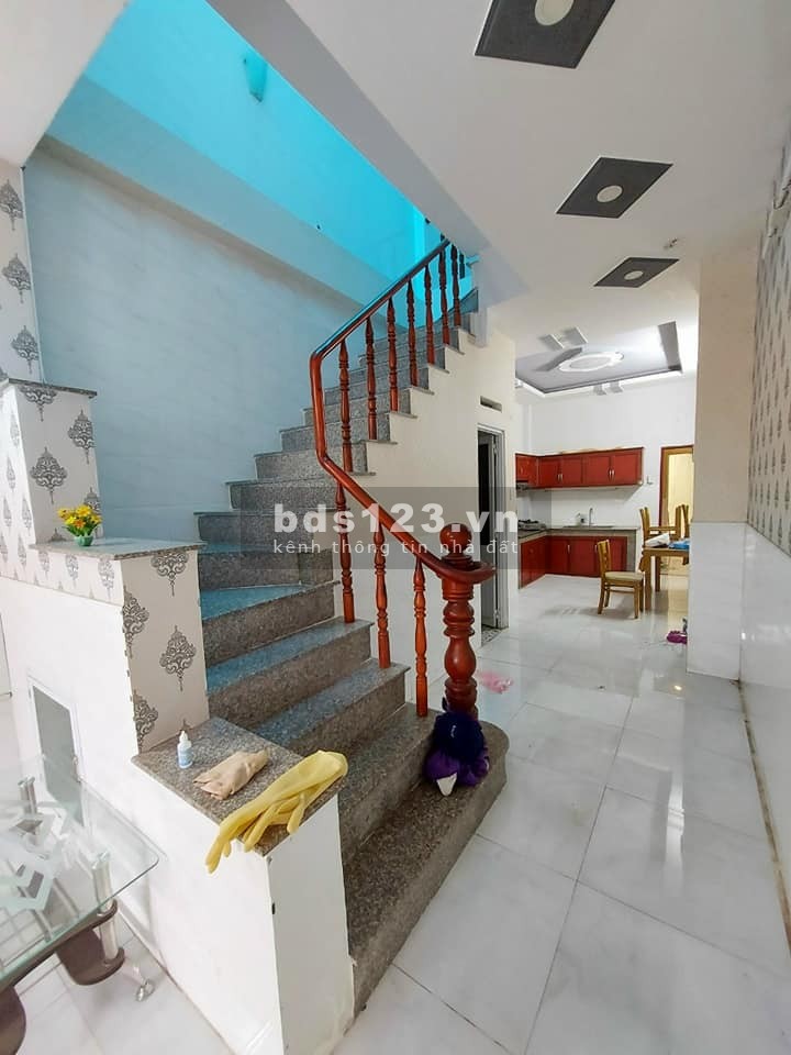 Mình có bà Cô đang cần bán căn nhà 1 trệt 1 lầu đúc thật, chỉ 3,6 tỷ LH 0982638022