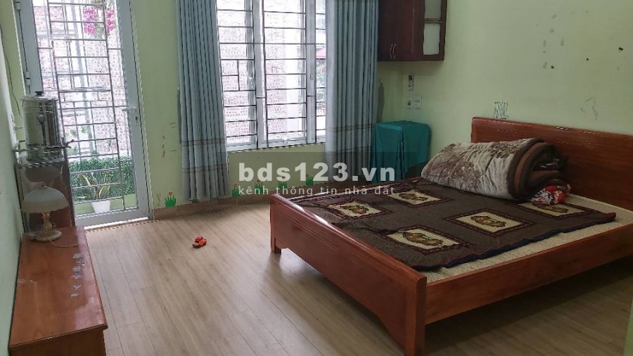 Mặt phố Giáp Bát Hoàng Mai, kinh doanh ô tô vào nhà, dt 95m2, giá chỉ 14.3 tỷ