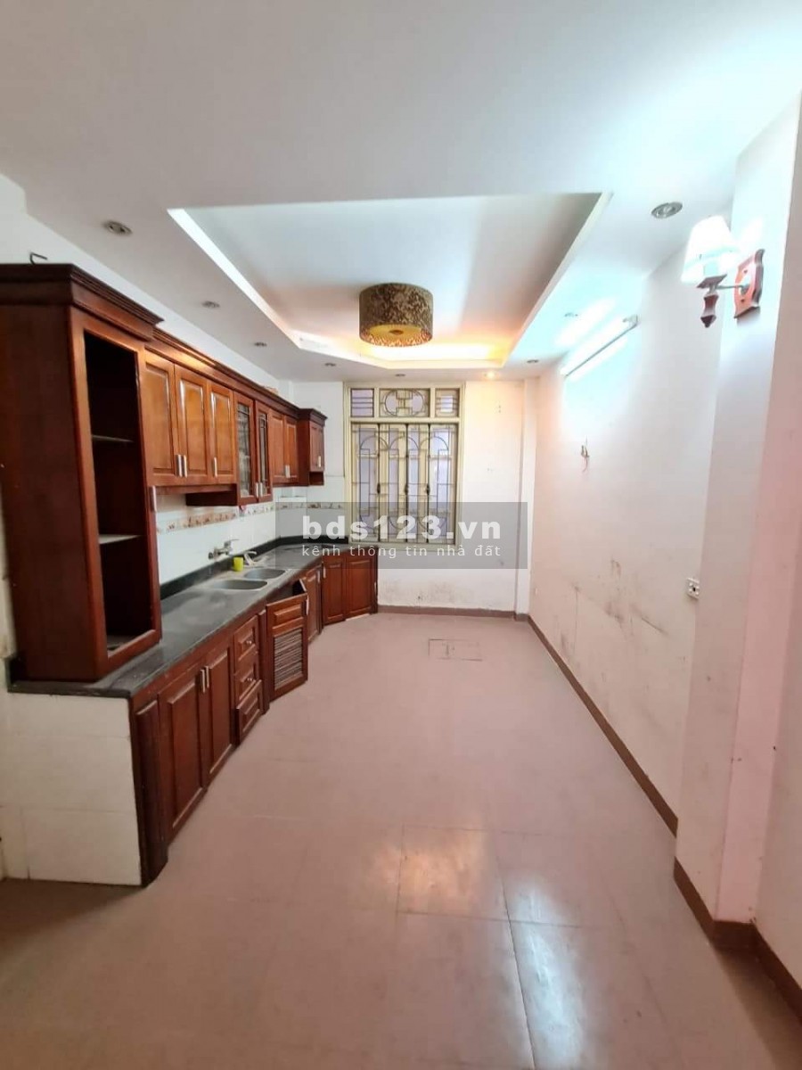 Bán nhà Trích Sài, cách vài bước chân, ngõ thoáng sáng 5 tầng, 32m2 giá 3,05 tỷ