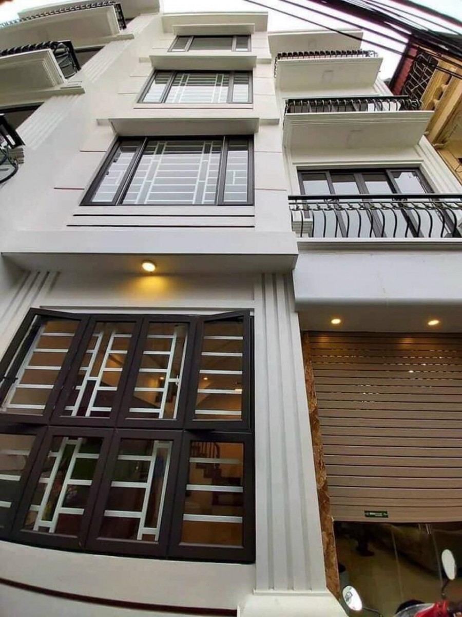 Bán nhà nguyên căn KIm Ngưu, ngõ rộng ô tô đỏ cổng, dt 50m2, giá 4.6 tỷ, khu vực bạt ngàn tiện ích.