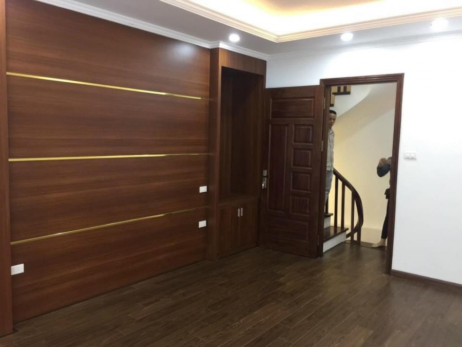 Bán nhà nguyên căn lô góc diện tích 50m2 ngõ Hoàng Quốc Việt kinh doanh tốt