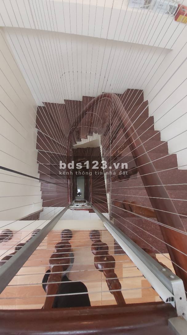 Mặt phố Giáp Bát Hoàng Mai, kinh doanh ô tô vào nhà, dt 95m2, giá chỉ 14.3 tỷ