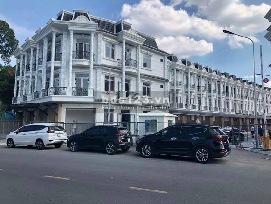 Bán nhà nguyên căn hoàn thiện kiến trúc hiện đại, còn mới, bàn giao trống chưa nội thất