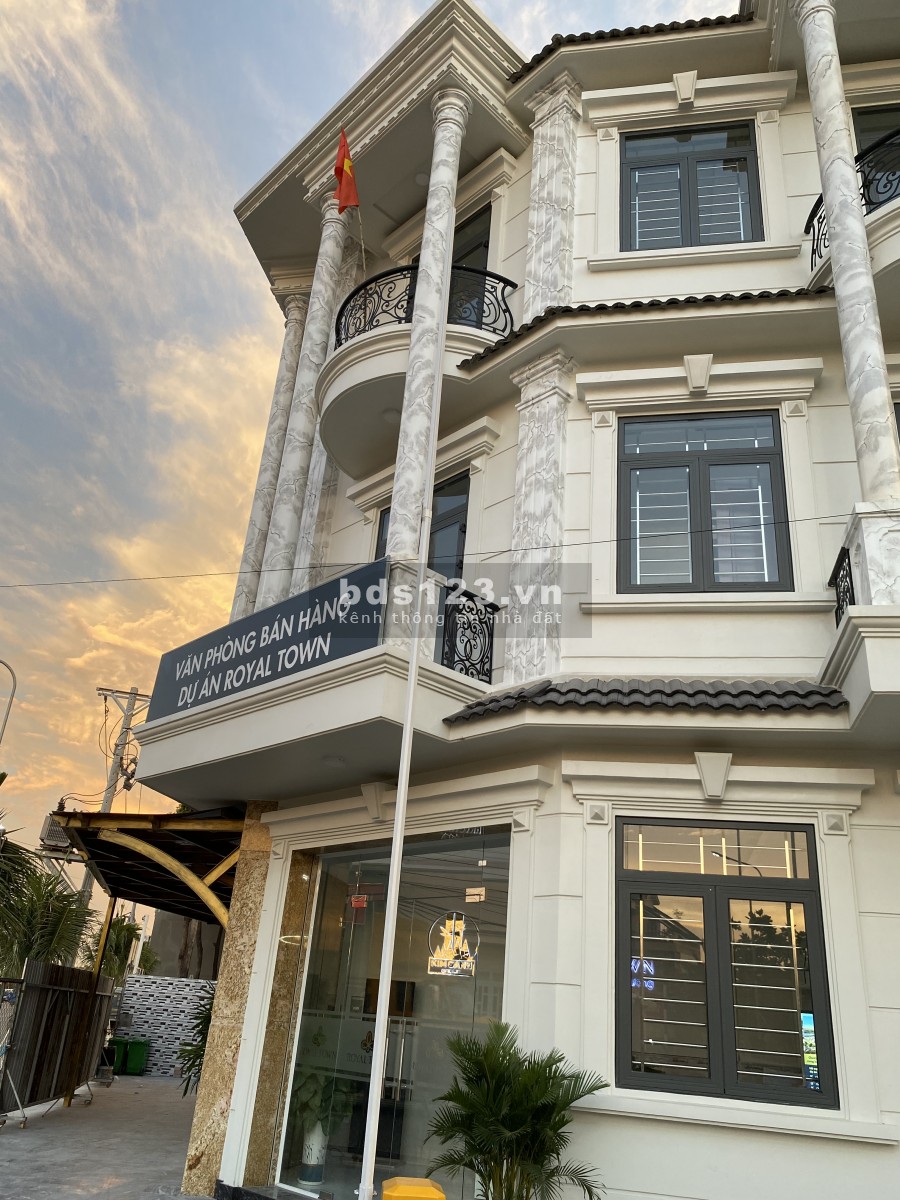 Bán nhà nguyên căn hoàn thiện kiến trúc hiện đại, còn mới, bàn giao trống chưa nội thất