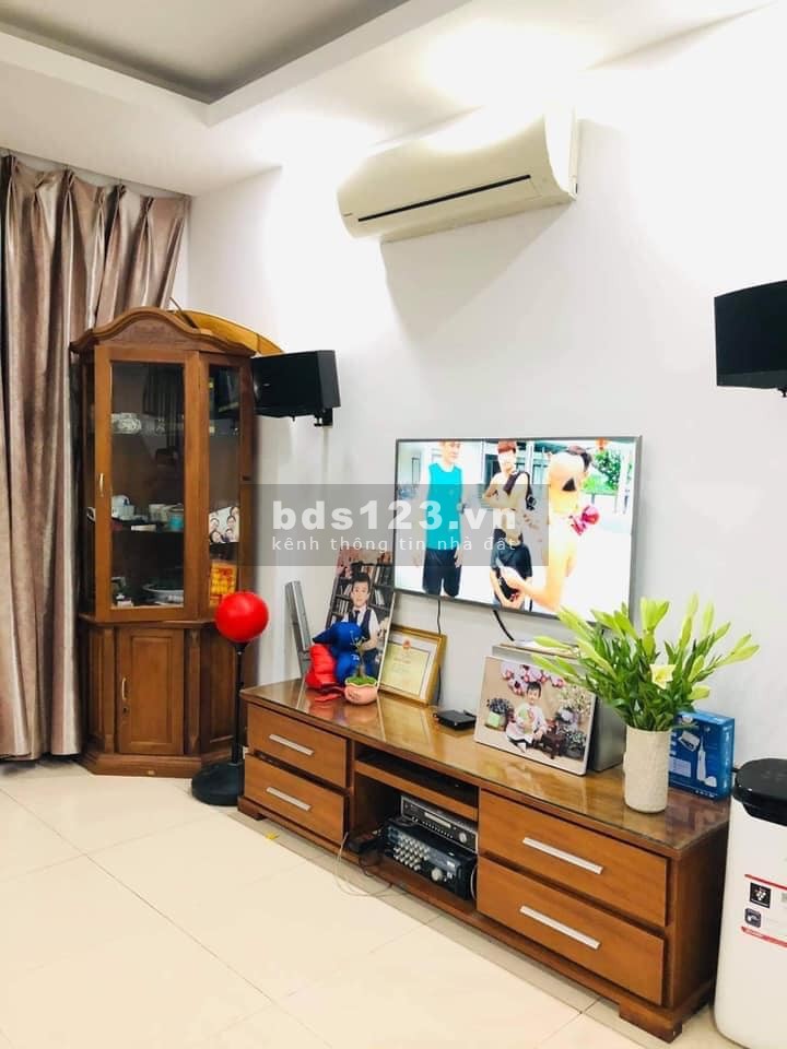 Cực hiếm nhà Mai. Dịch, Cầu Giấy, 5 tầng đúc, dt 54m1, ô tô đổ cạnh nhà giá bán 6.9 tỷ