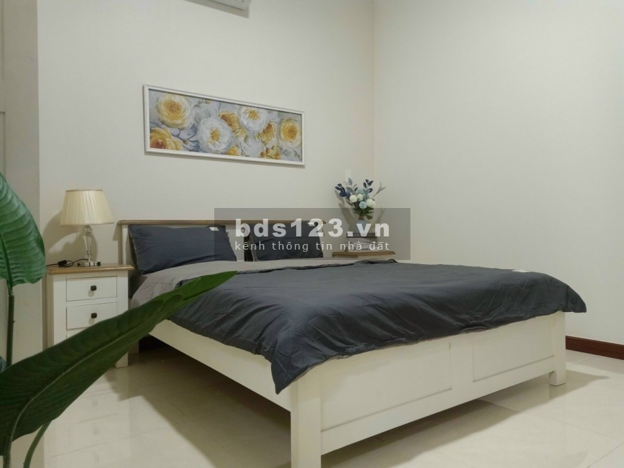 Bán nhà nguyên căn hoàn thiện kiến trúc hiện đại, còn mới, bàn giao trống chưa nội thất