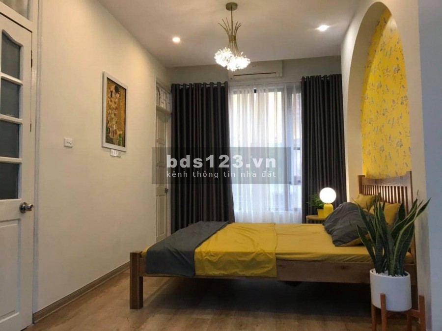 Bán nhà nguyên căn Cầu Giấy, ô tô đỗ tận nhà dt 40m2, 4 tầng, giá chỉ 5 tỷ, lhcc