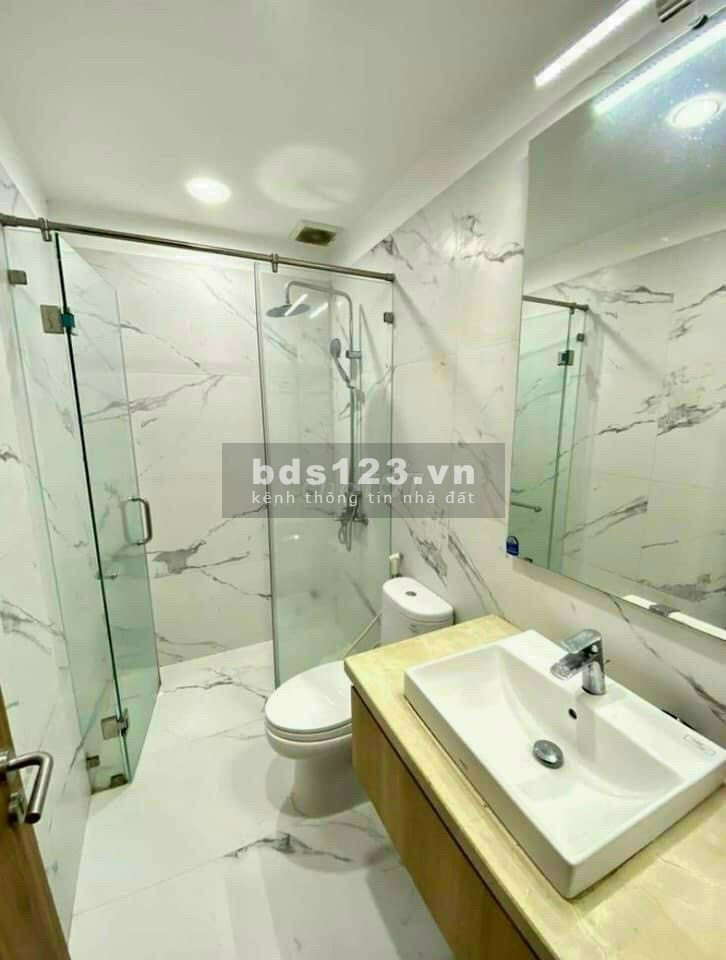 Bán nhà nguyên căn hoàn thiện kiến trúc hiện đại, còn mới, bàn giao trống chưa nội thất