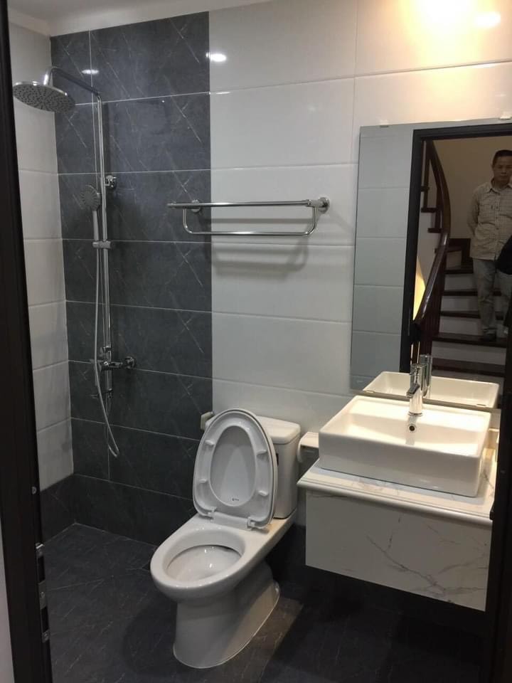 Bán nhà nguyên căn lô góc diện tích 50m2 ngõ Hoàng Quốc Việt kinh doanh tốt