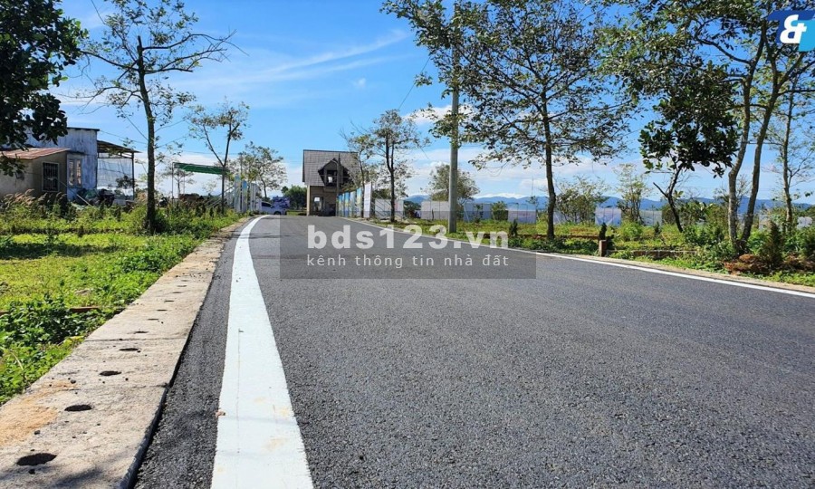 Bán đất gần UBND xã Đambri ngang 7m giá chỉ 480tr/1 nền full thổ cư sổ hồng riêng