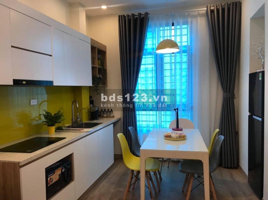 Bán nhà nguyên căn Cầu Giấy, ô tô đỗ tận nhà dt 40m2, 4 tầng, giá chỉ 5 tỷ, lhcc