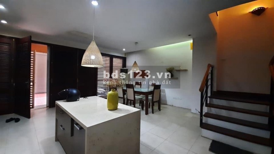 Nhà đẹp cạnh hồ Bồ Đề Quận Long Biên, dt 56m2 đúc 5 tầng, full nội thất, giá 5.8 tỷ