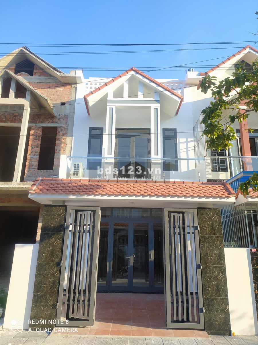 Nhà hoàn thiện 3 tầng mái thái Phú Thượng, sổ hồng chính chủ, giá 3.5 tỉ