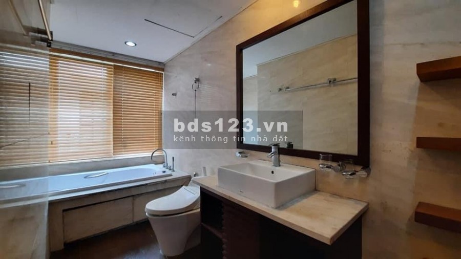 Nhà đẹp cạnh hồ Bồ Đề Quận Long Biên, dt 56m2 đúc 5 tầng, full nội thất, giá 5.8 tỷ