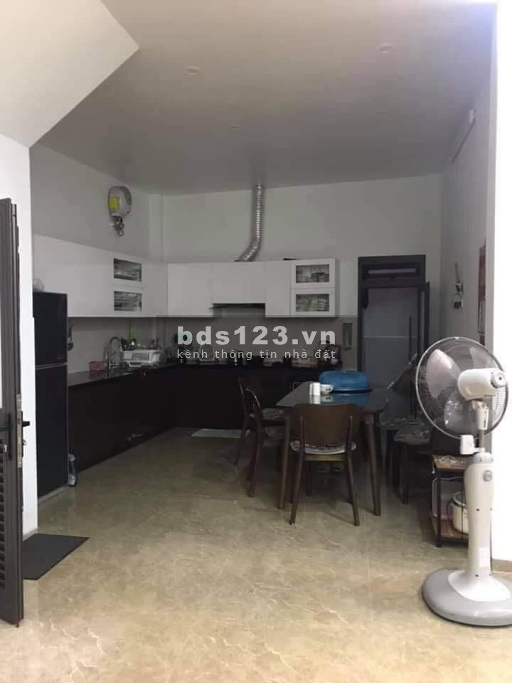 Bán nhà phố Văn Cao Ba Đình diện tích 78m2, 4 tầng mặt tiền 5m giá 7.8 tỷ