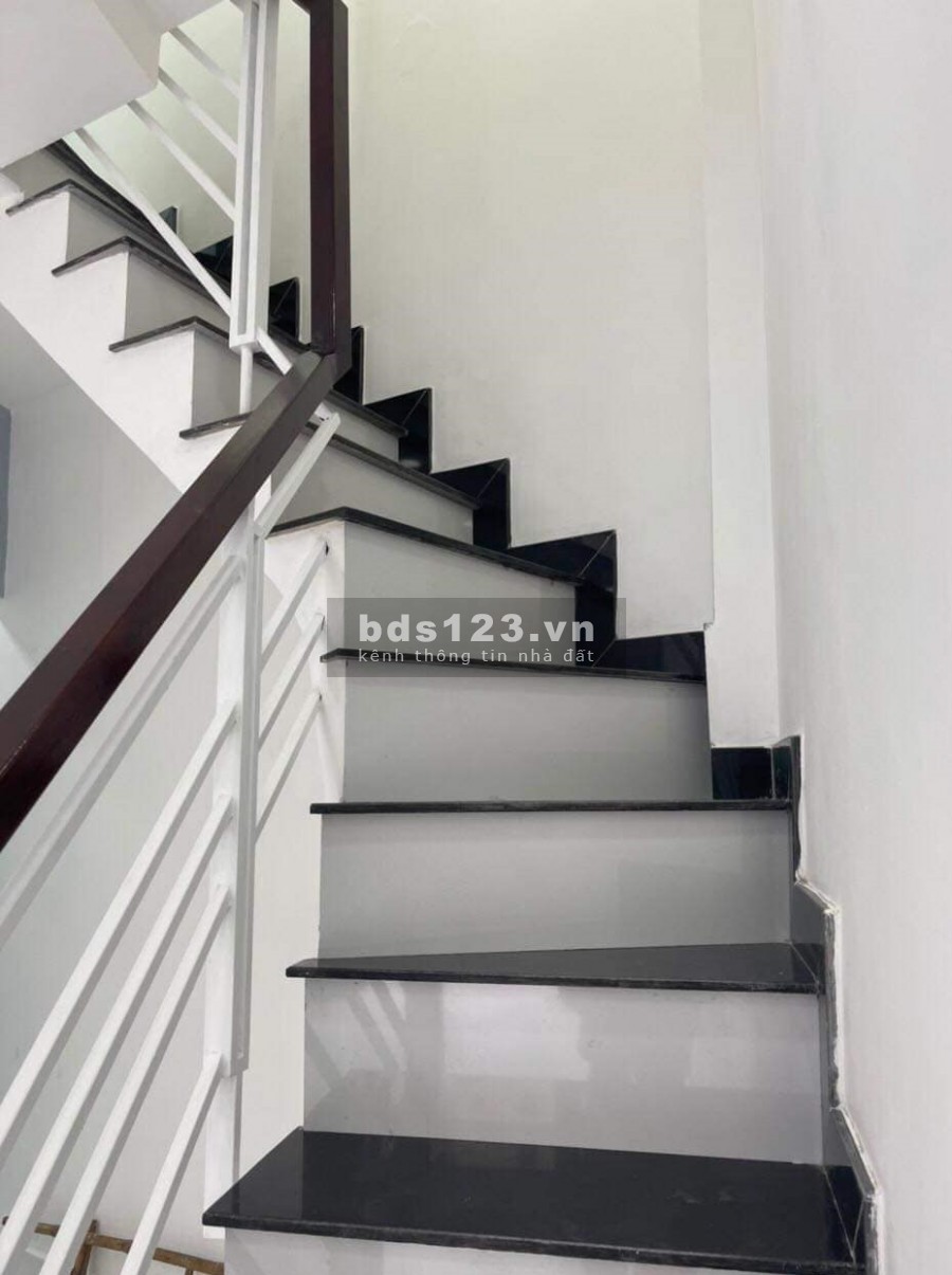 Bán nhà Hồng Lạc 15m2, lối đi riêng, hxh, p 9 q Tân Bình, giá bán chỉ 1 tỷ 7