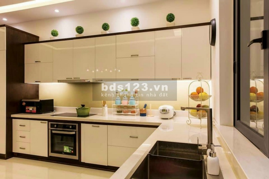 Bán nhà 1 trệt 2 lầu, sổ hồng riêng, ngay thành phố Dĩ An, khu dân cư đông đúc