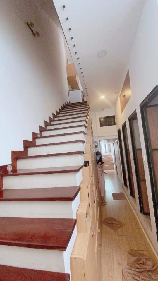 Gấp bán nhà Đề Thám 18 căn hộ dịch vụ dtsd 80m2, hẻm xe hơi 3 tầng, DT 50tr/tháng